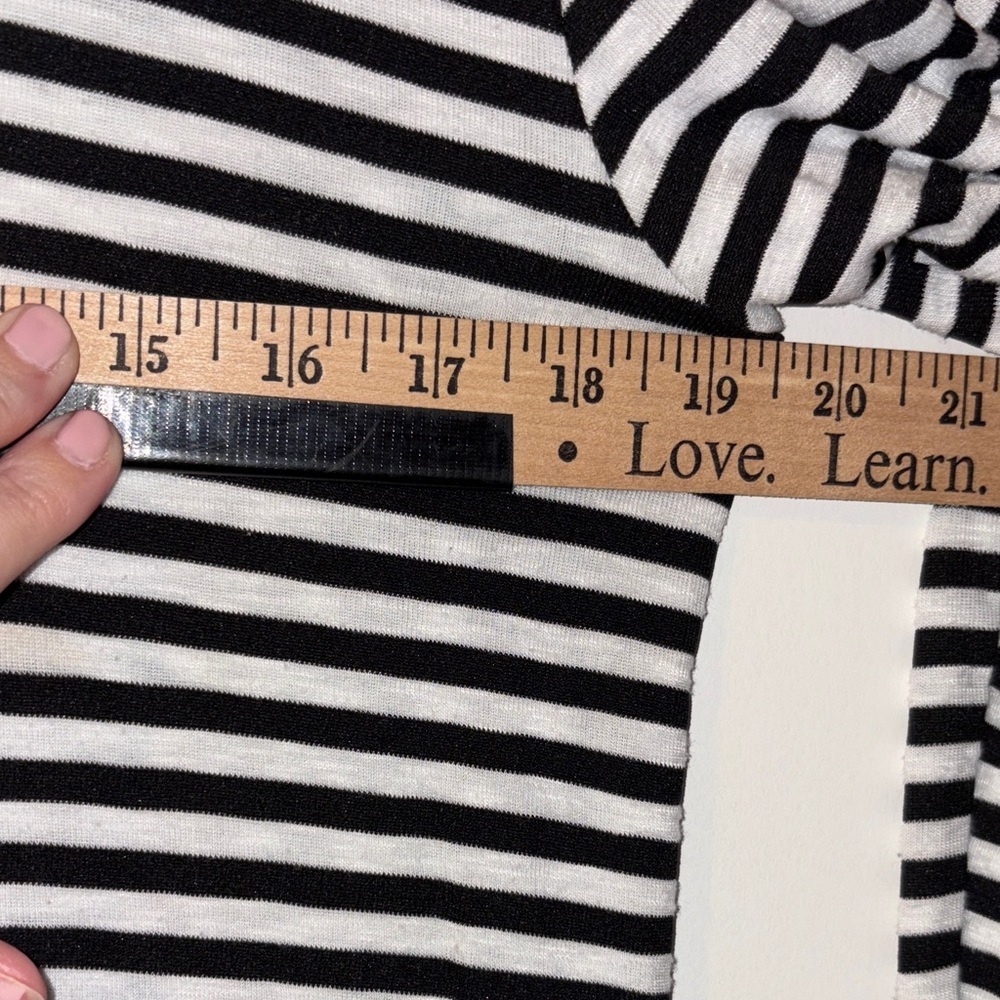 Old Navy Black and White Striped Long Sleeve Top - Picture 4 of 6